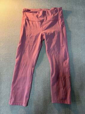 Athleta Ultimate Stash Pocket Capri Leggings Pink Size M